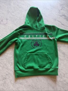 Celtics Basketball size 8-10 Kids Green Pullover Hoodie